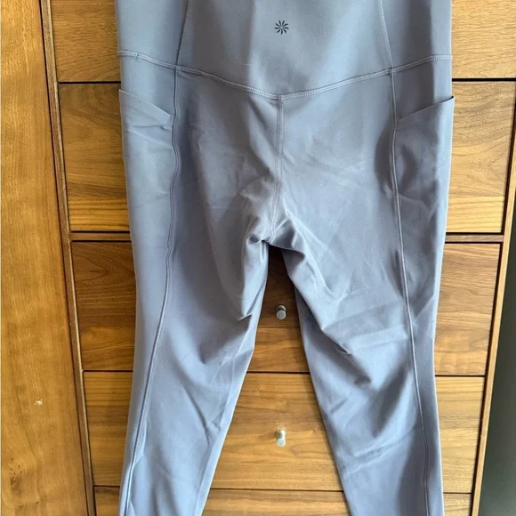 Athleta Salutation stash pocket II 7/8 Tight Leggings Size L - Picture 5 of 7